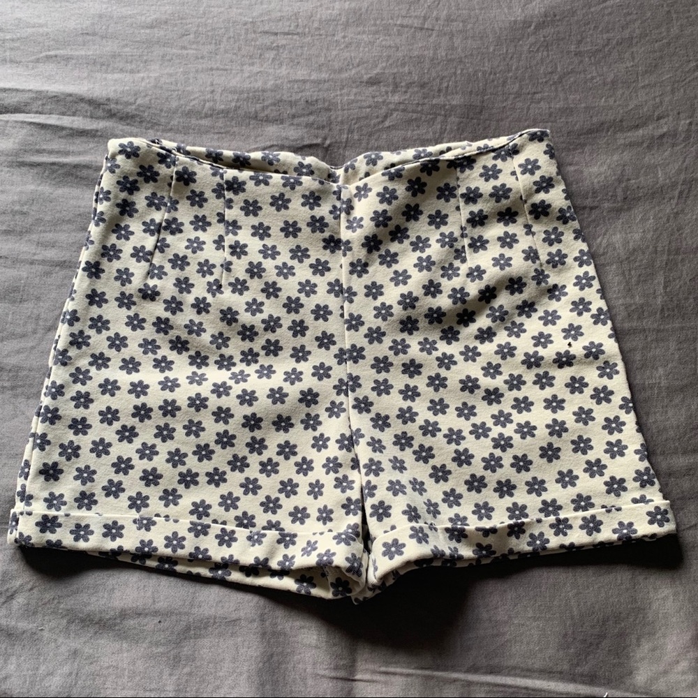 Brandy Melville Stretch Floral Shorts